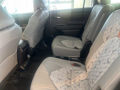 2022 Toyota Highlander Hybrid Bronze Edition