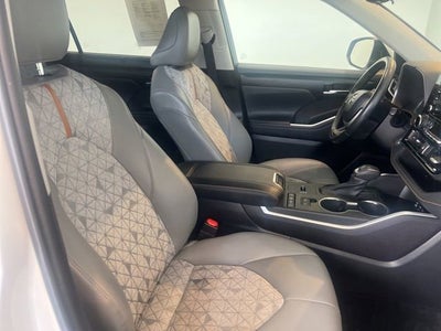 2022 Toyota Highlander Hybrid Bronze Edition