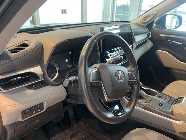 2021 Toyota Highlander Hybrid Platinum