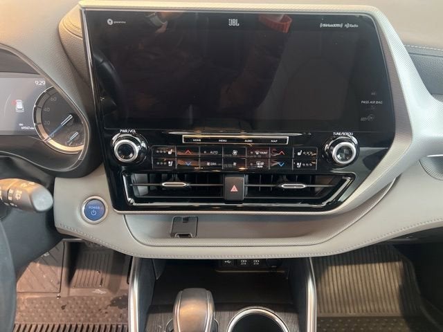 2021 Toyota Highlander Hybrid Platinum