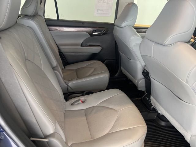 2021 Toyota Highlander Hybrid Platinum