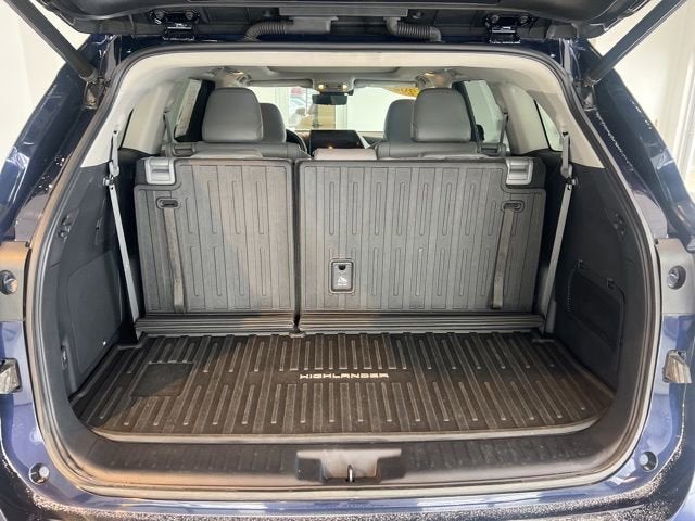 2021 Toyota Highlander Hybrid Platinum