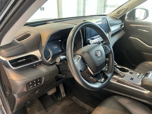2021 Toyota Highlander Hybrid Platinum
