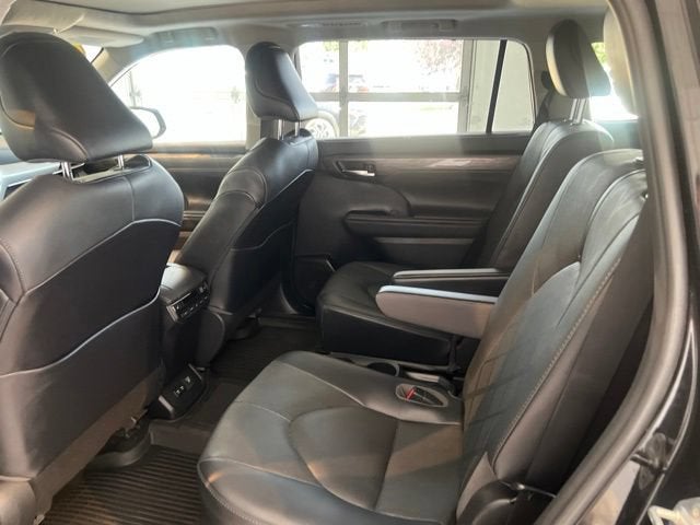 2021 Toyota Highlander Hybrid Platinum