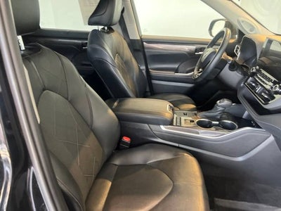 2021 Toyota Highlander Hybrid Platinum