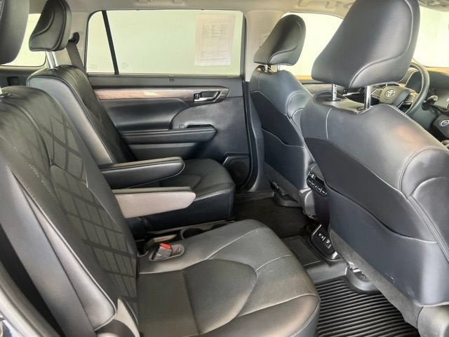 2021 Toyota Highlander Hybrid Platinum