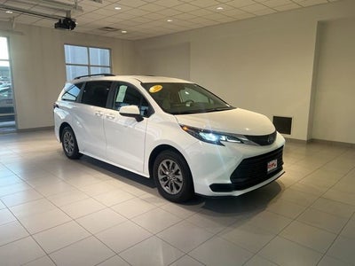 2025 Toyota Sienna LE
