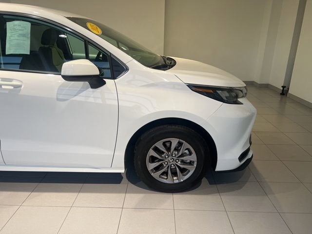 2025 Toyota Sienna LE