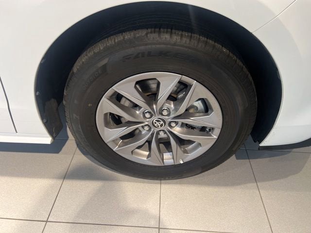 2025 Toyota Sienna LE