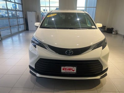 2025 Toyota Sienna LE