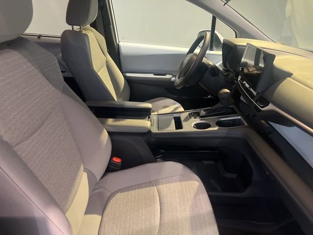 2025 Toyota Sienna LE