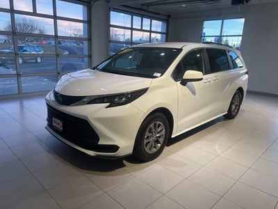 2025 Toyota Sienna LE