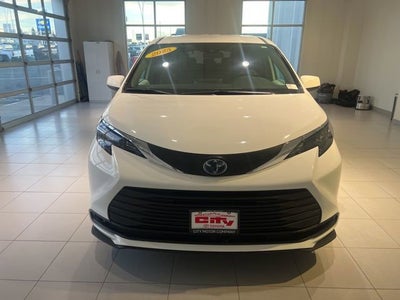 2025 Toyota Sienna LE