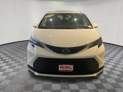 2025 Toyota Sienna LE