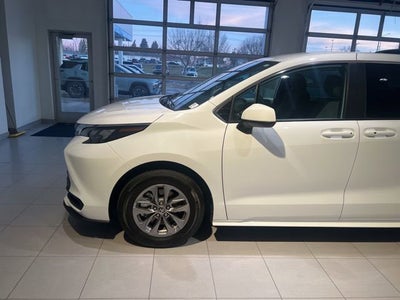 2025 Toyota Sienna LE