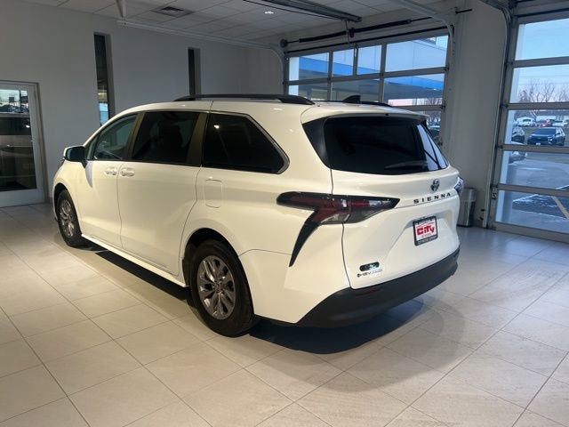 2025 Toyota Sienna LE