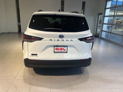 2025 Toyota Sienna LE