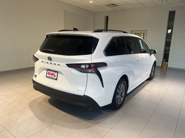 2025 Toyota Sienna LE