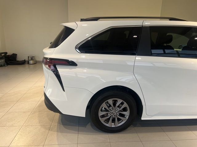 2025 Toyota Sienna LE